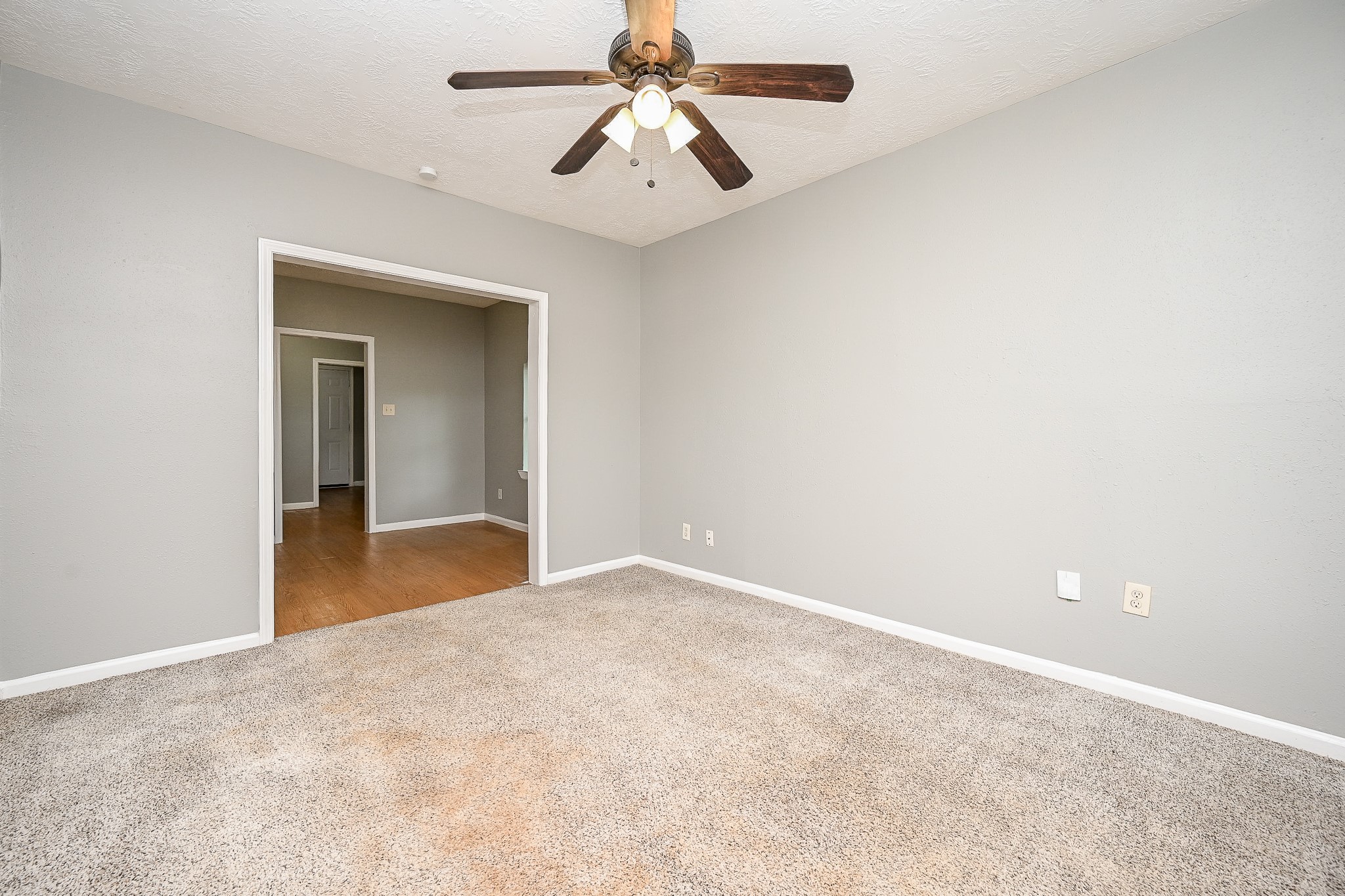 8007 Carver Road Houston, TX 77088 - Photo 4 of 30 Gallery Image 4