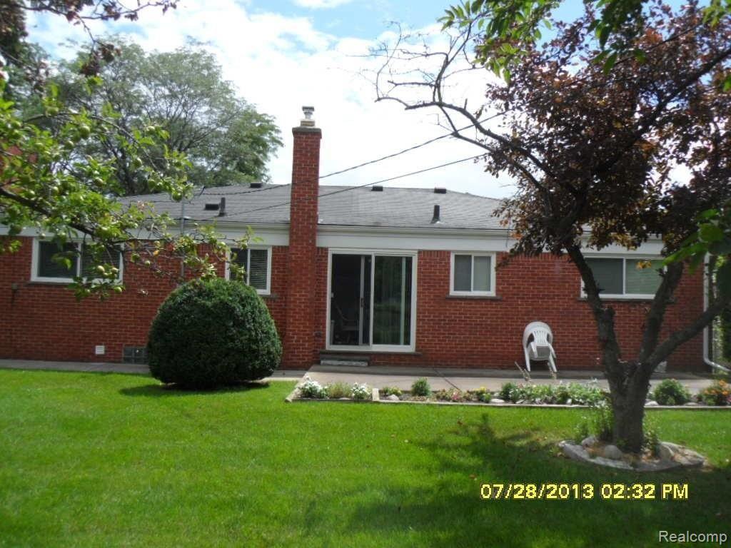 26110 Shell Court Warren, MI 48091 - Photo 13 of 15 back.JPG