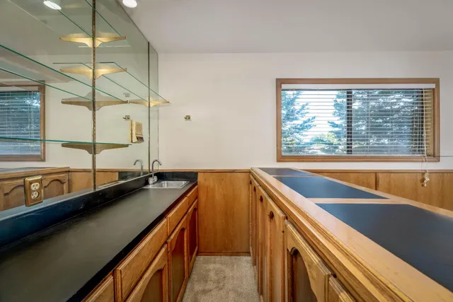 a view of a large window with an outdoor view