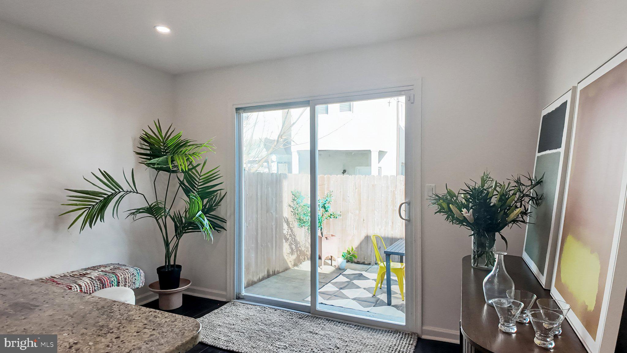 2437 Carpenter Street Philadelphia, PA 19146 - Photo 17 of 39 Bonus Bar Area