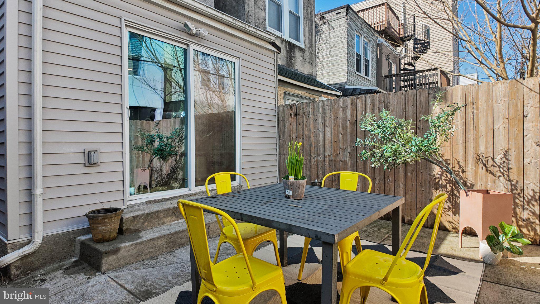 2437 Carpenter Street Philadelphia, PA 19146 - Photo 19 of 39 Back Patio
