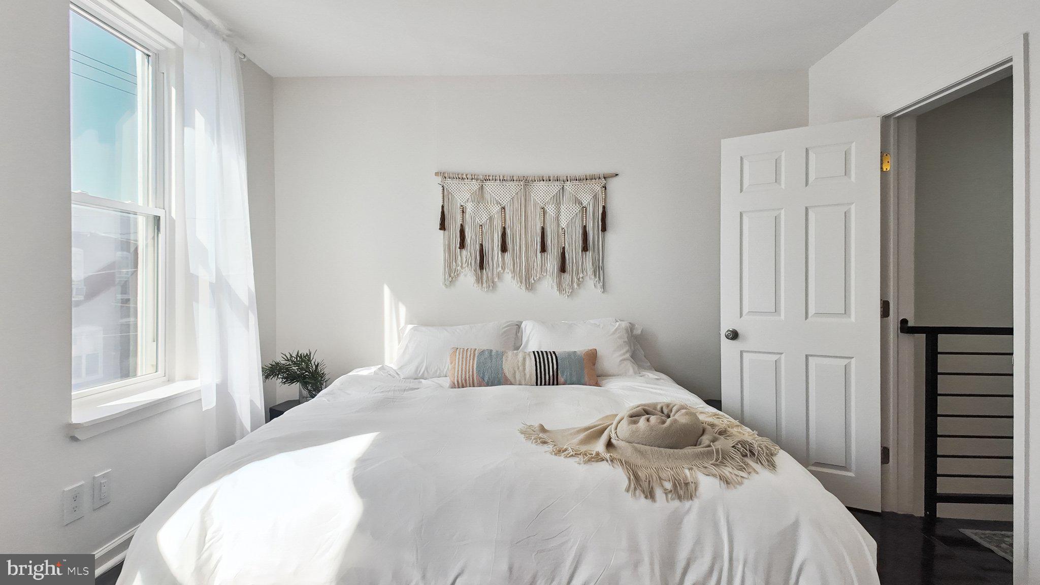2437 Carpenter Street Philadelphia, PA 19146 - Photo 21 of 39 2nd Floor Front Bedroom