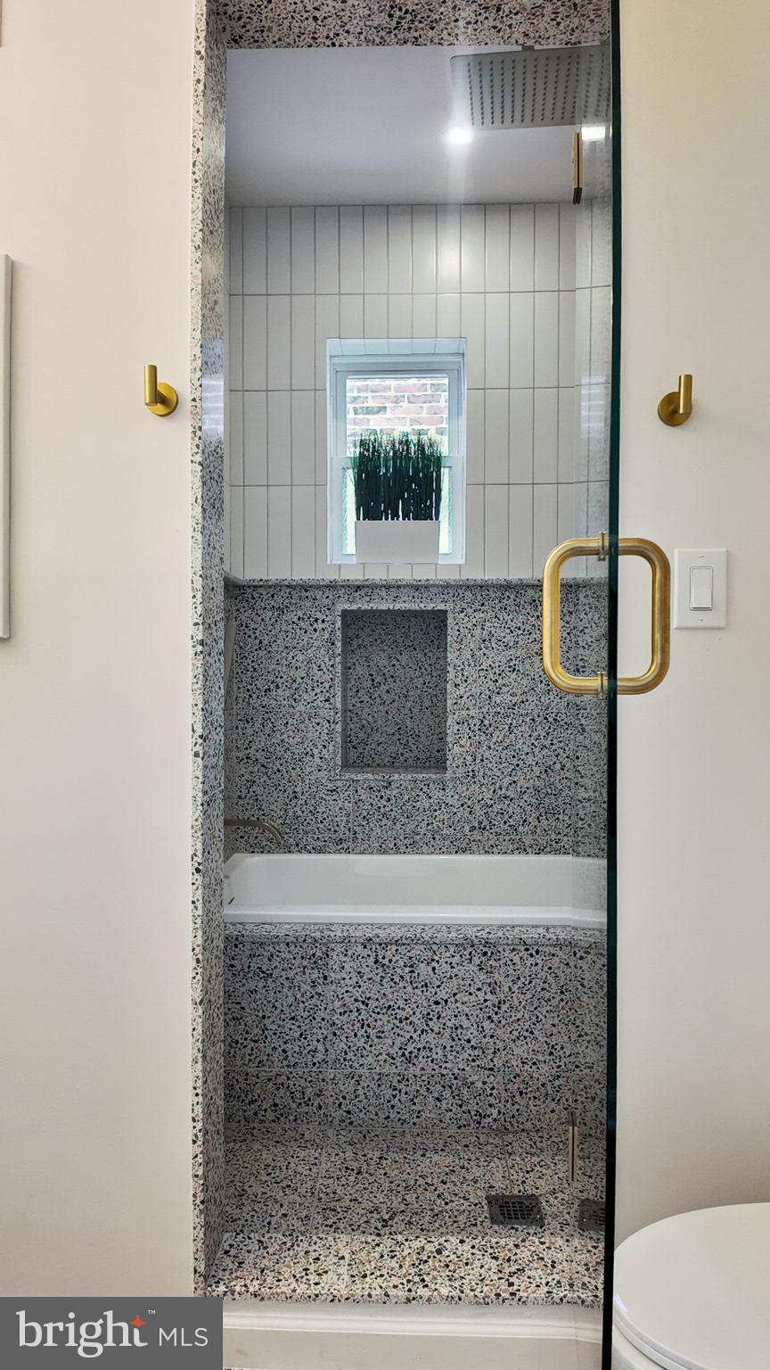 2437 Carpenter Street Philadelphia, PA 19146 - Photo 30 of 39 Terrazzo Tiled Full Bathroom