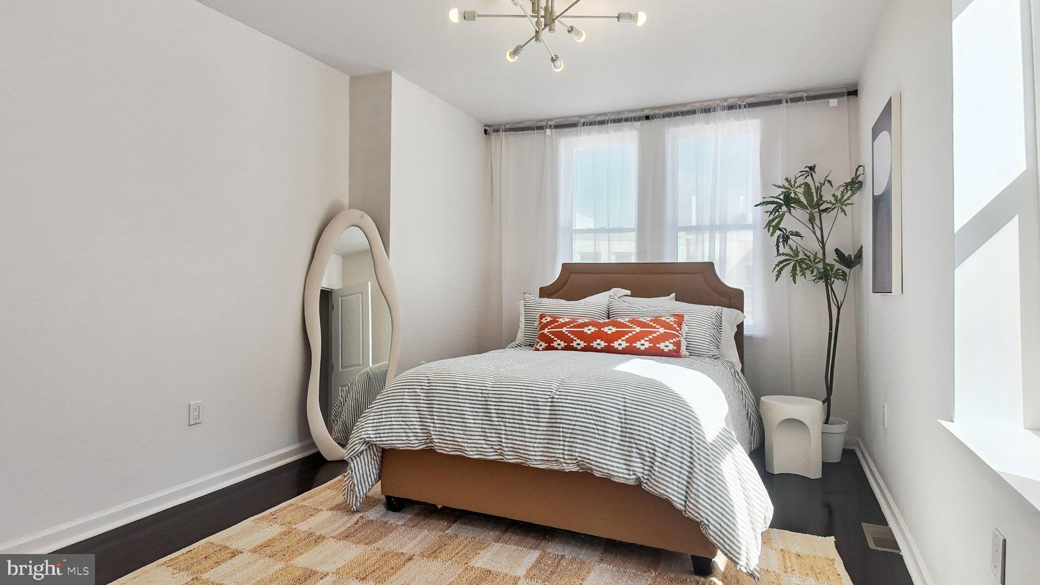 2437 Carpenter Street Philadelphia, PA 19146 - Photo 33 of 39 2nd Floor Back Bedroom