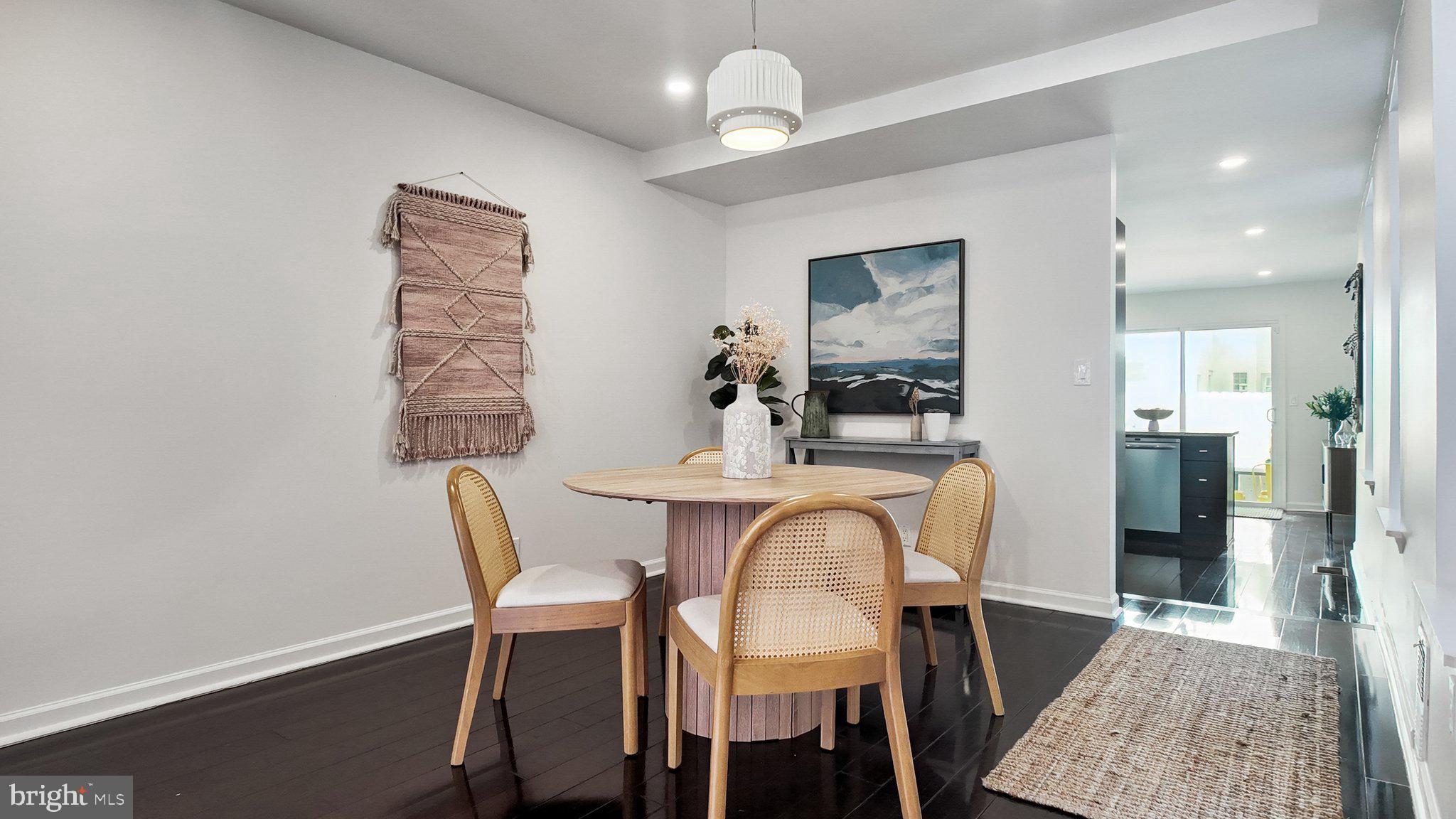 2437 Carpenter Street Philadelphia, PA 19146 - Photo 10 of 39 Dinging Area