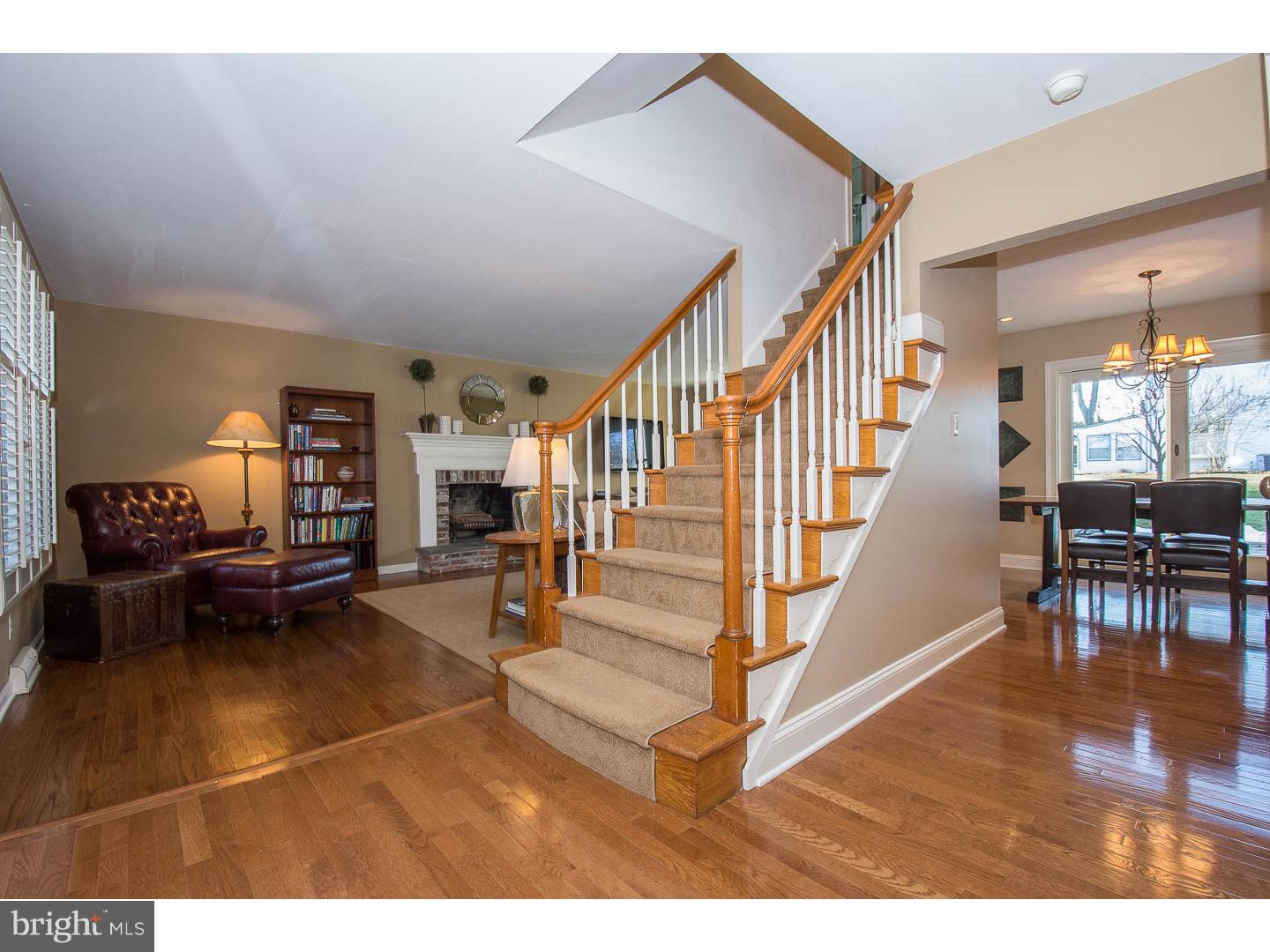 623 Hillside Road Blue Bell, PA 19422 - Photo 2 of 20 Foyer