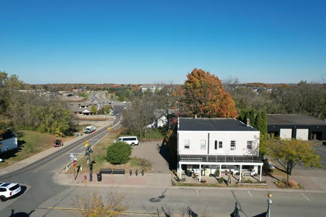 $595,000 | 122 Hamel Road, Hamel, MN 55340