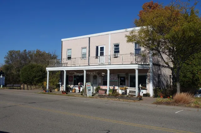 $595,000 | 122 Hamel Road, Hamel, MN 55340