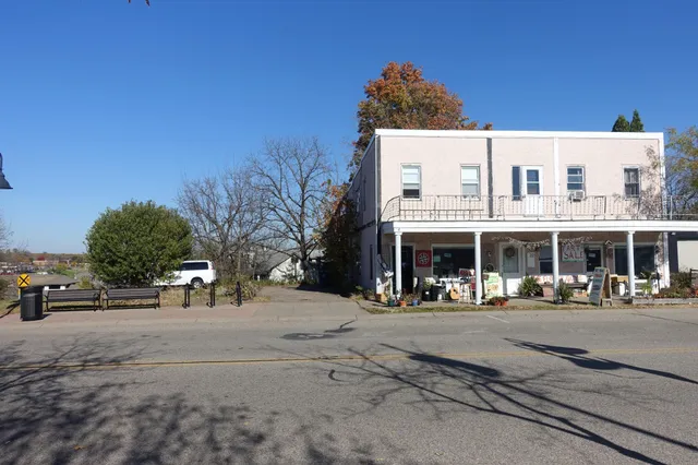 $595,000 | 122 Hamel Road, Hamel, MN 55340