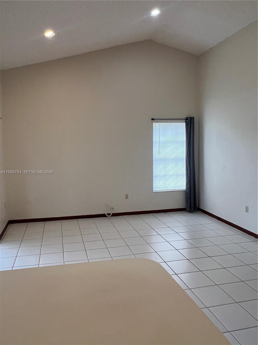 1652 Egret Road Homestead, FL 33035 - Photo 6 of 12 FAMILY ROOM