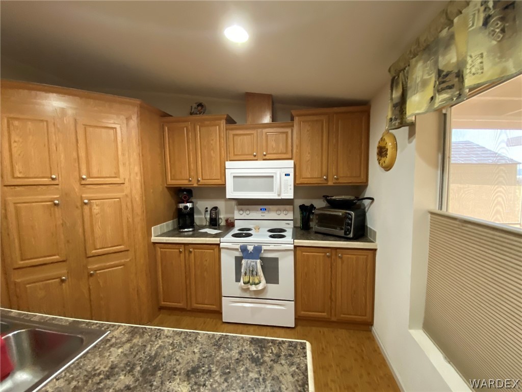 4085 Dewey Road Golden Valley, AZ 86413 - Photo 8 of 31