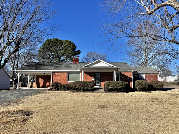 $300,000 | 211 Church Street, Loretto, TN 38469