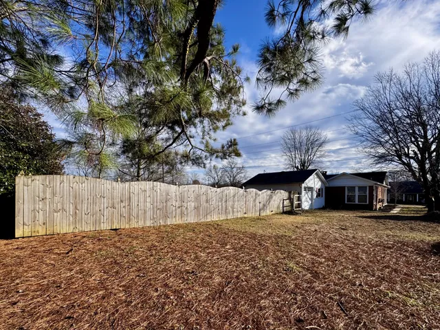a view of a yard with a house