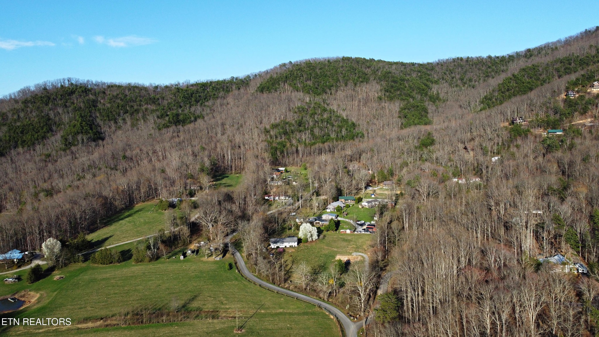 2737 Clabo Road Sevierville, TN 37862 - Photo 3 of 37 Gallery Image 3
