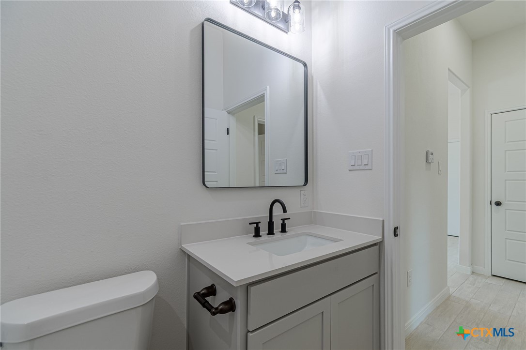 624 Stratton Street Seguin, TX 78155 - Photo 13 of 31 Guest bath