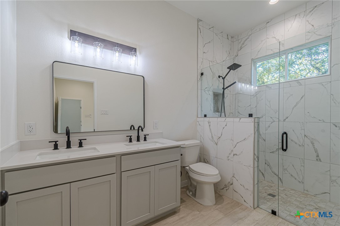 624 Stratton Street Seguin, TX 78155 - Photo 21 of 31 Master Bath