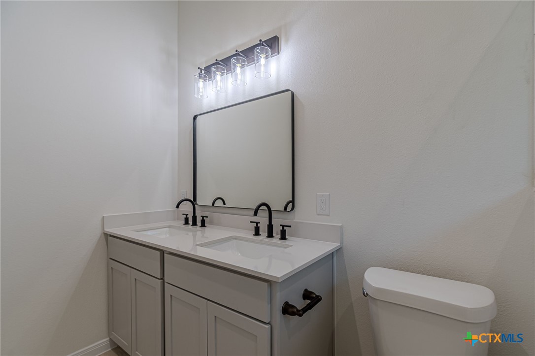 624 Stratton Street Seguin, TX 78155 - Photo 22 of 31 Guest Bath
