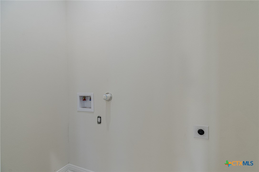 624 Stratton Street Seguin, TX 78155 - Photo 24 of 31 Laundry Room