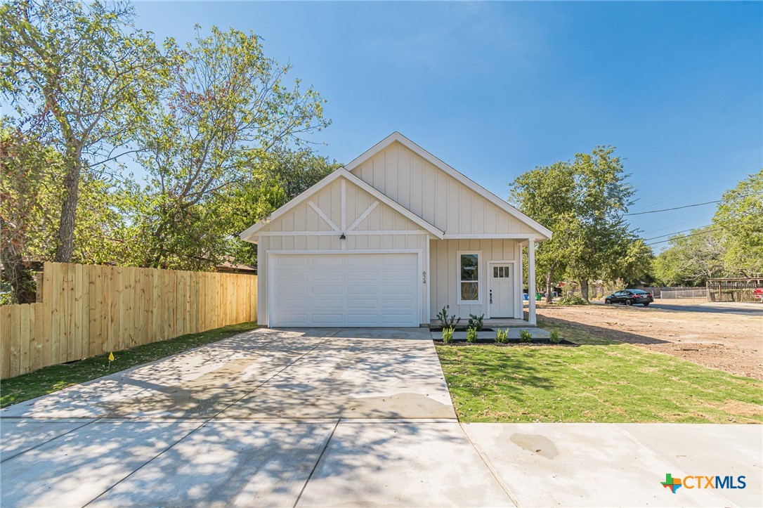 624 Stratton Street Seguin, TX 78155 - Photo 30 of 31 Front view