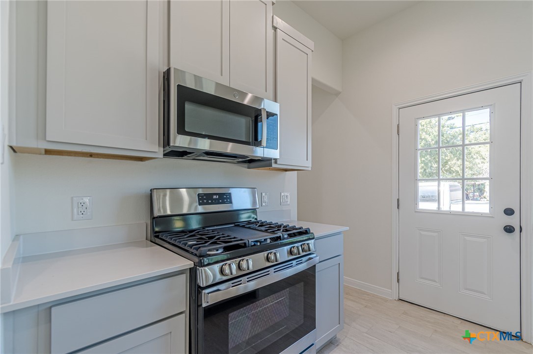 624 Stratton Street Seguin, TX 78155 - Photo 6 of 31 Kitchen