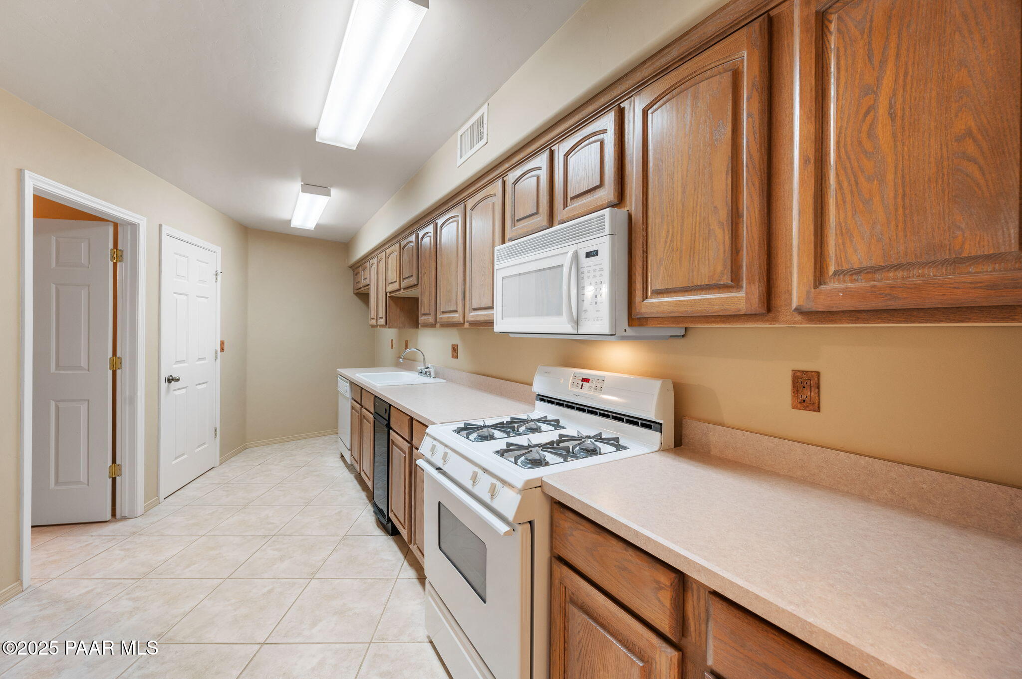 18900 Butte Pass Road Prescott, AZ 86305 - Photo 27 of 45 Downstairs Kitchen