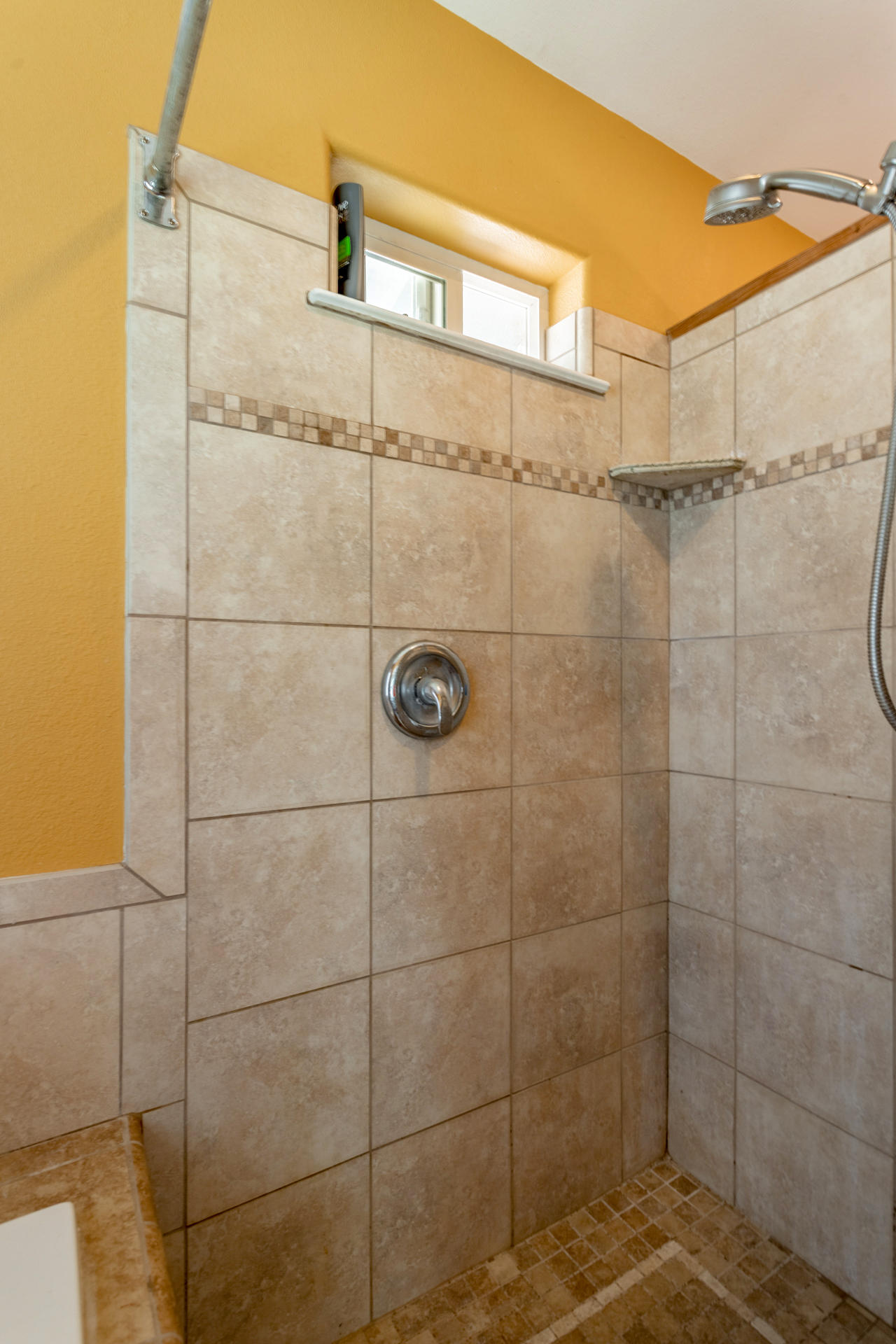 8976 Bass Pond Road Millville, CA 96062 - Photo 14 of 31 37 Master bath