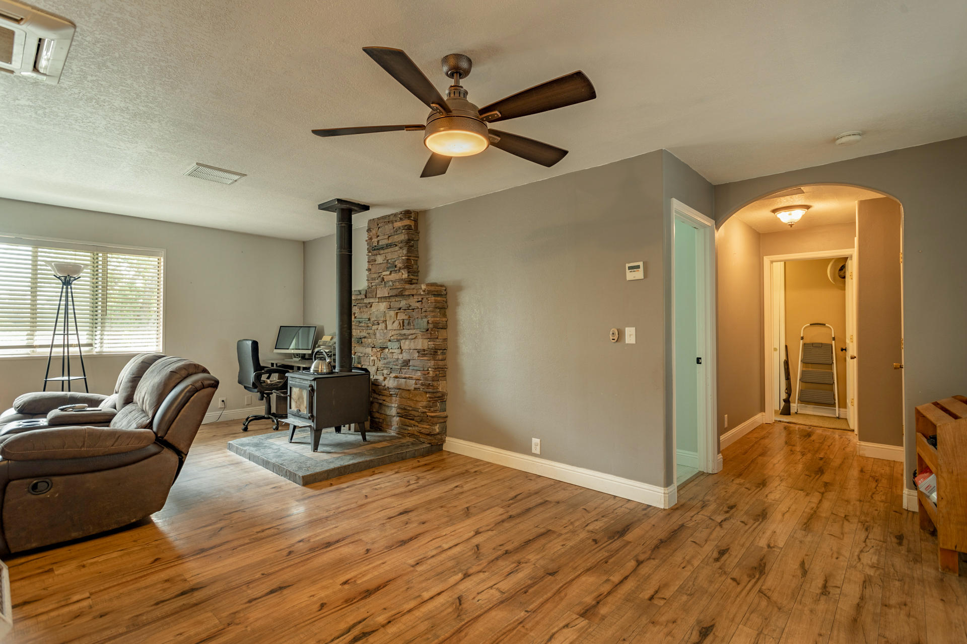8976 Bass Pond Road Millville, CA 96062 - Photo 7 of 31 16 Living Room