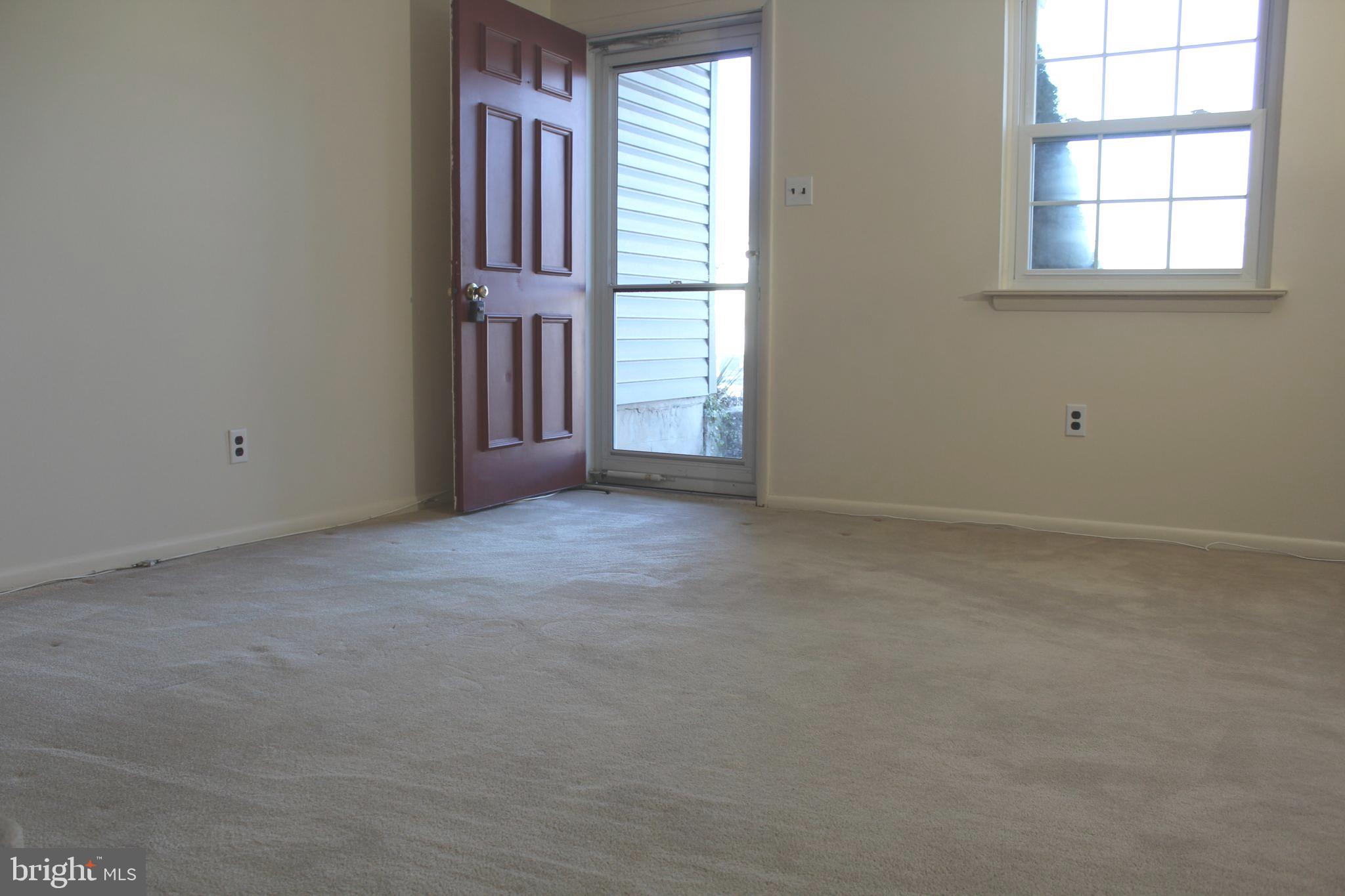 214 Lexington Road Schwenksville, PA 19473 - Photo 5 of 29 an empty room with windows