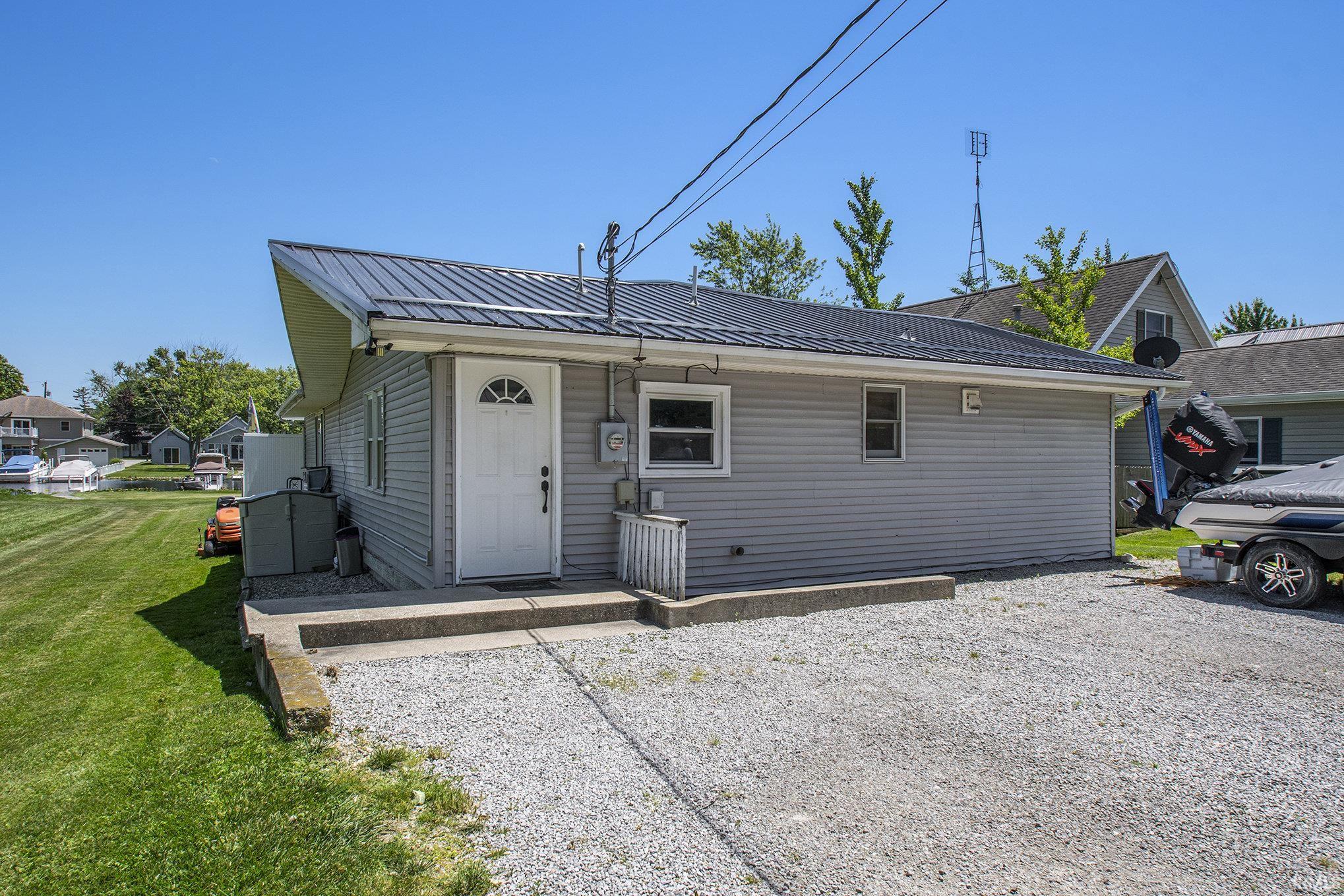 9876 Lincoln Road Syracuse, IN 46567 - Photo 14 of 20 Gallery Image 14