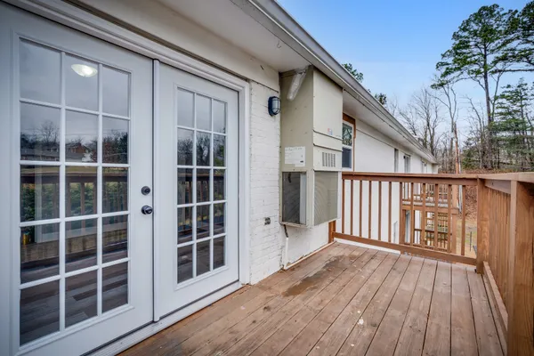 a view of front door deck