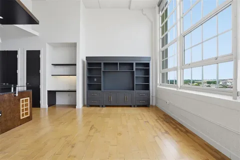 $369,500 | 2600 West 7th Street, Unit 1727, Fort Worth, TX 76107