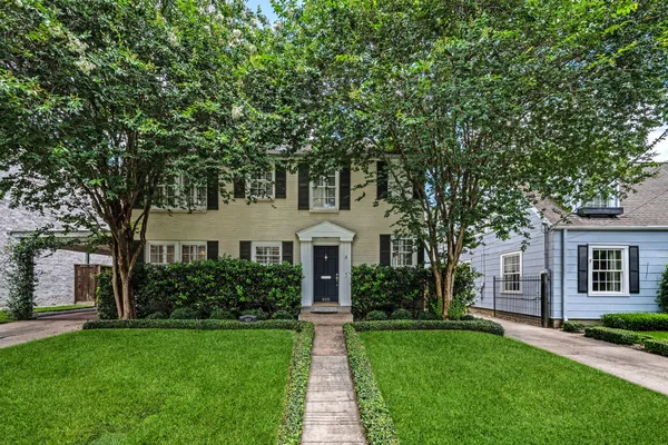 $1,375,000 | 6111 Wakeforest Avenue, West University Place, TX 77005