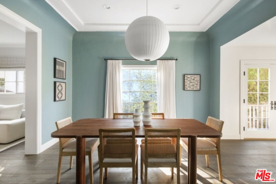 6607 Moore Drive Los Angeles, CA 90048 - Photo 11 of 42 a view of a dining room with furniture window and wooden floor