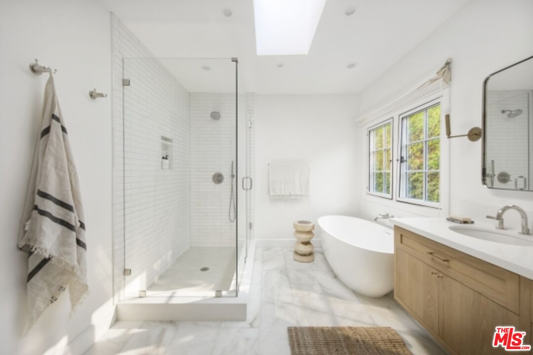 6607 Moore Drive Los Angeles, CA 90048 - Photo 20 of 42 a bathroom with a bathtub shower sink vanity and toilet