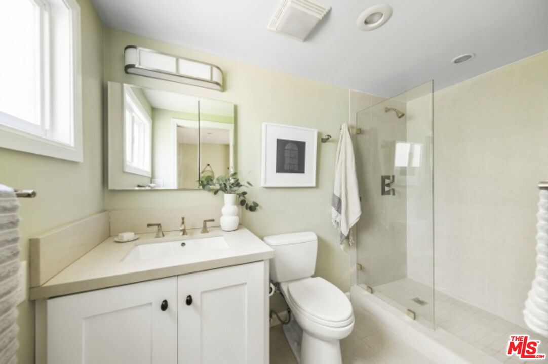 6607 Moore Drive Los Angeles, CA 90048 - Photo 36 of 42 a bathroom with a sink toilet and shower