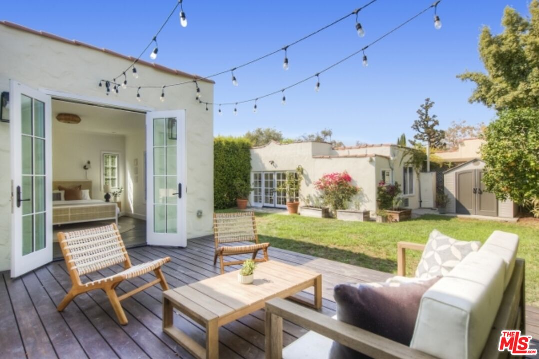 6607 Moore Drive Los Angeles, CA 90048 - Photo 41 of 42 a view of a patio with couches table and chairs with garden view