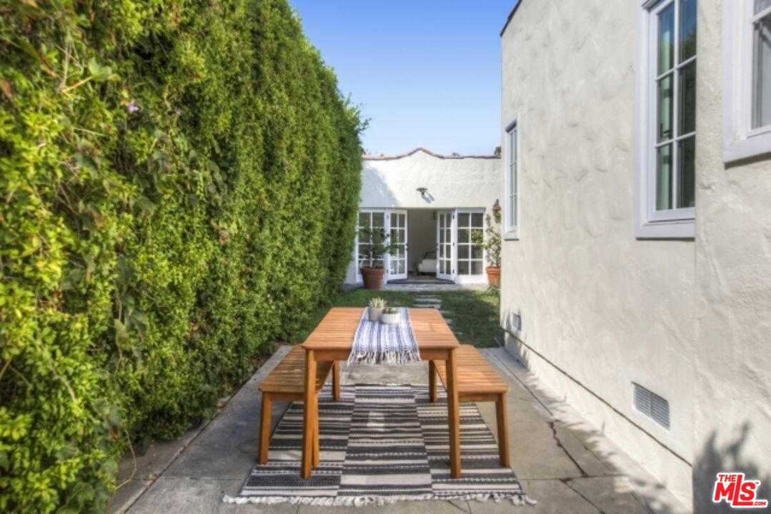 6607 Moore Drive Los Angeles, CA 90048 - Photo 42 of 42 a view of outdoor space and deck