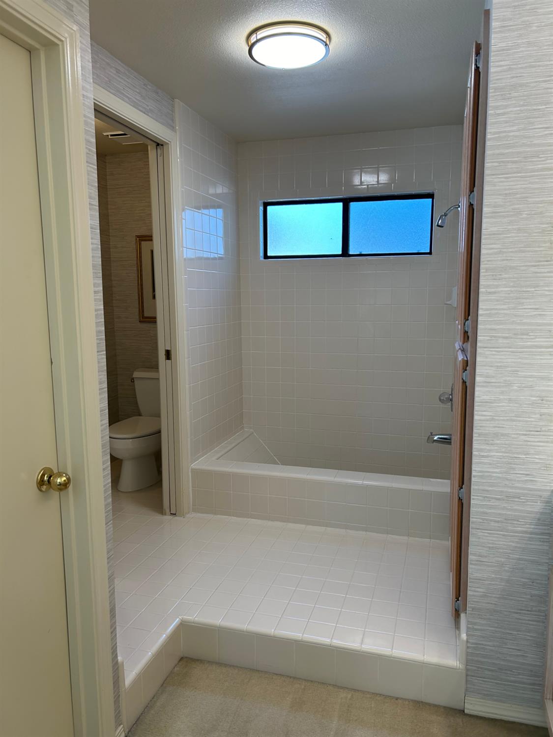 1067 Rio Cidade Way Sacramento, CA 95831 - Photo 26 of 33 a bathroom with a bathtub