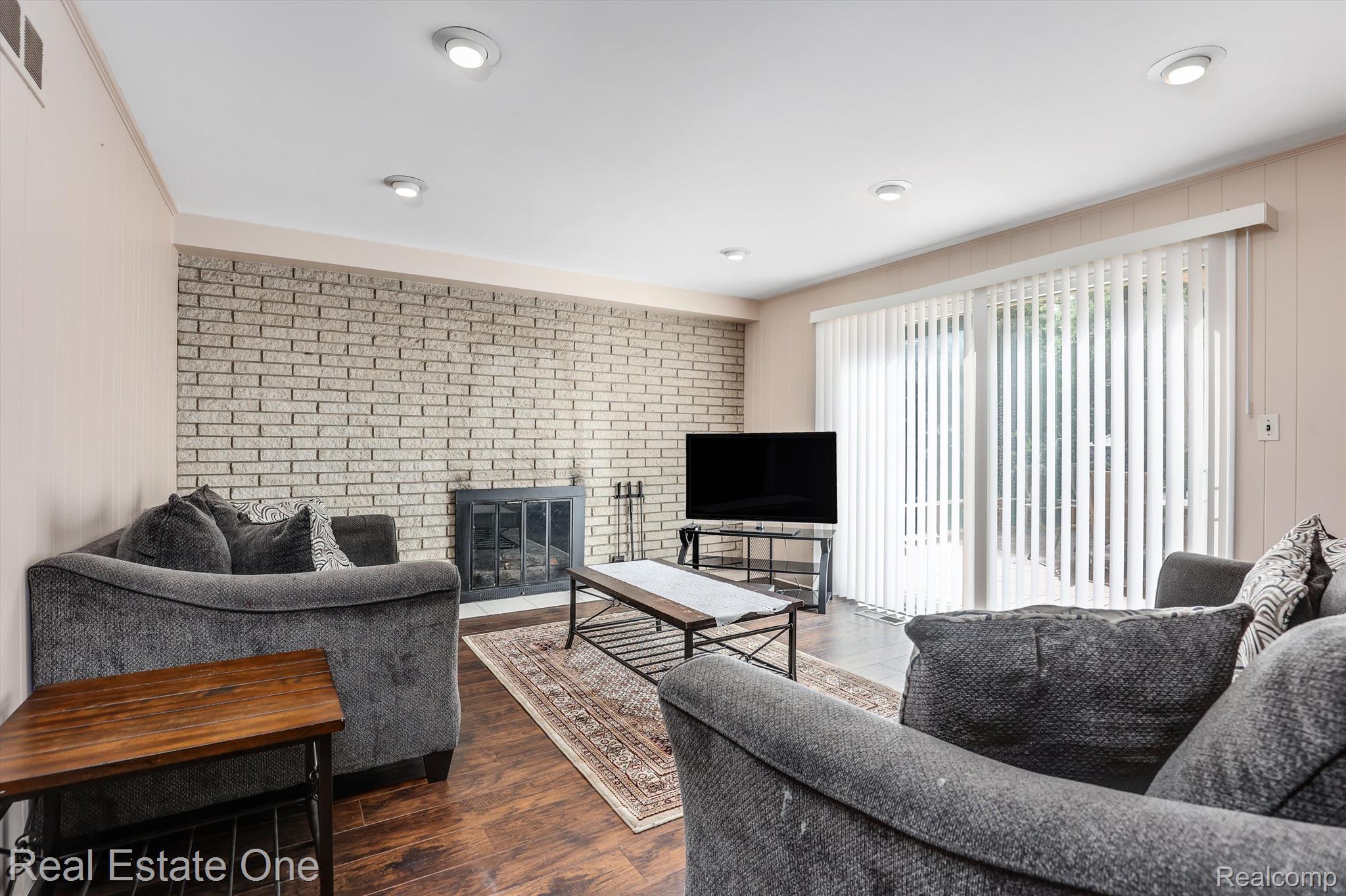 4153 Stoddard Road West Bloomfield, MI 48323 - Photo 19 of 46 Gallery Image 19