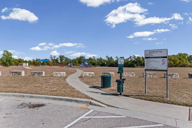 a picture of a wall with white and white walls