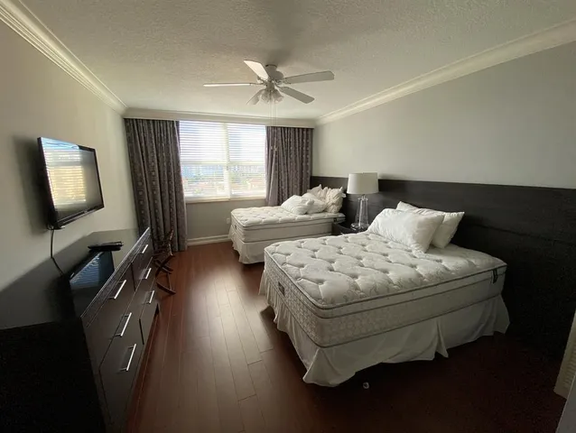 $5,000 | 99 Southeast Mizner Boulevard, Boca Raton, FL 33432