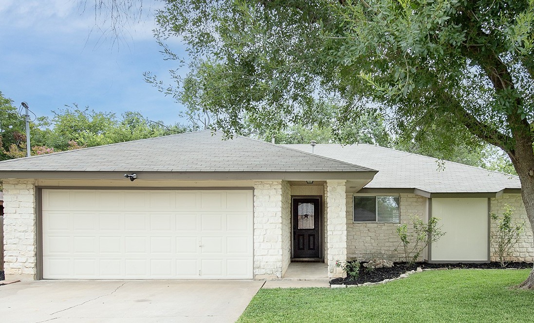 910 Garden View Drive Georgetown, TX 78628 - Photo 28 of 33 front view of a house with a yard