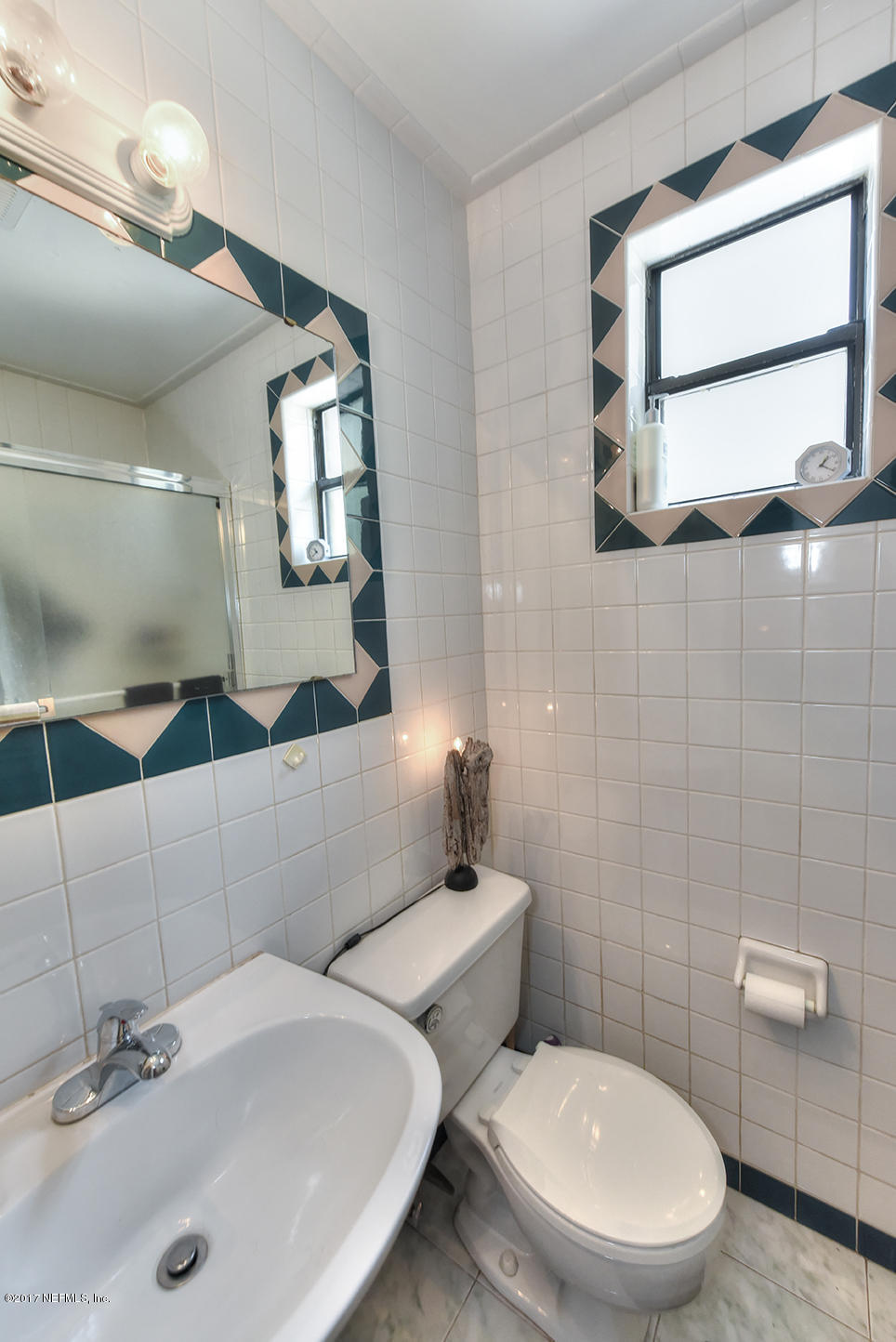 2375 Ridgewood Road Jacksonville, FL 32207 - Photo 15 of 29 Bathroom 1