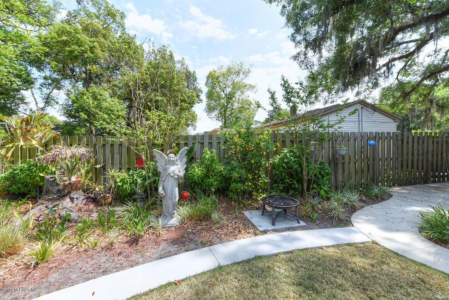 2375 Ridgewood Road Jacksonville, FL 32207 - Photo 22 of 29 Backyard