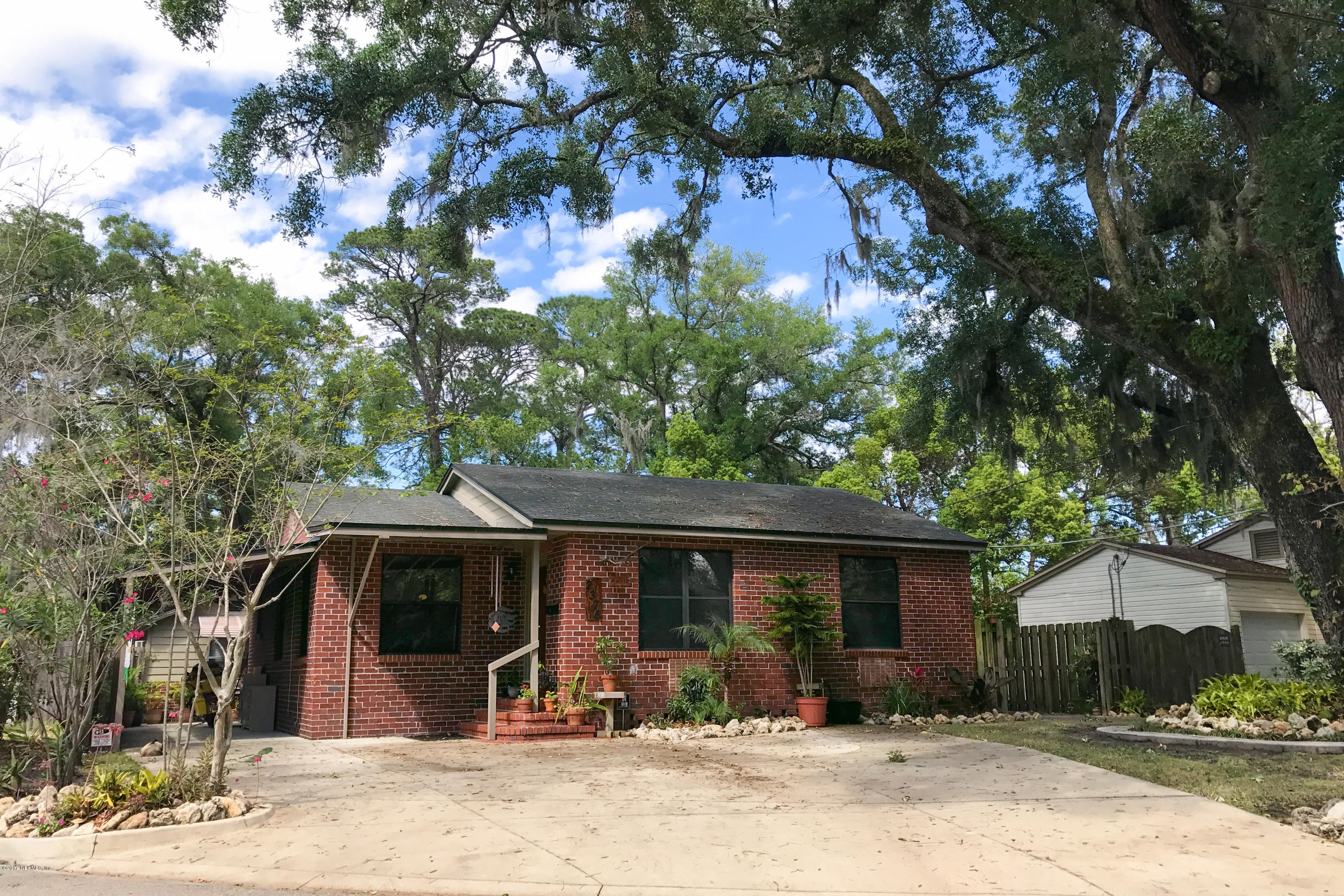 2375 Ridgewood Road Jacksonville, FL 32207 - Photo 4 of 29 Exterior Front