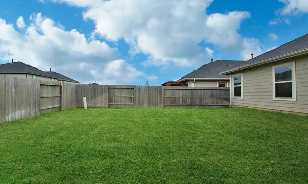 $245,000 | 1307 Winding Willow Drive, Pinehurst, TX 77362
