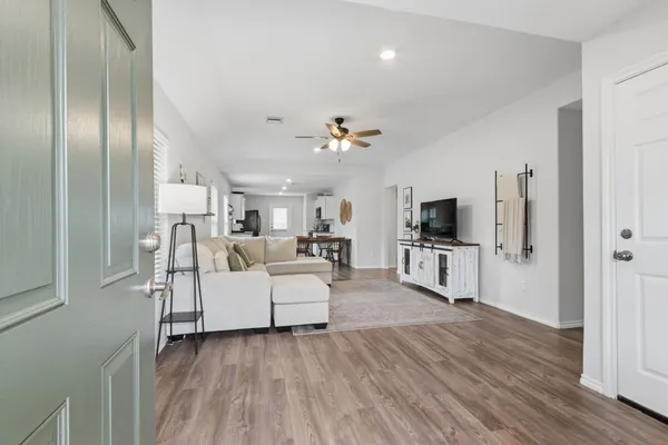 $245,000 | 1307 Winding Willow Drive, Pinehurst, TX 77362