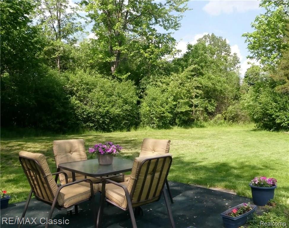 18510 Ridge Road Northville, MI 48168 - Photo 9 of 55
