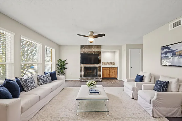 $119,000 | 250 El Dorado Boulevard, Unit 210, Webster, TX 77598