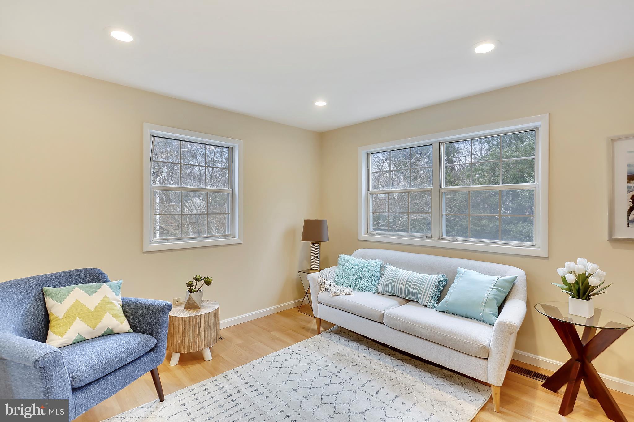 4717 Oxbow Road Rockville, MD 20852 - Photo 13 of 30 Sunfilled Family Room.